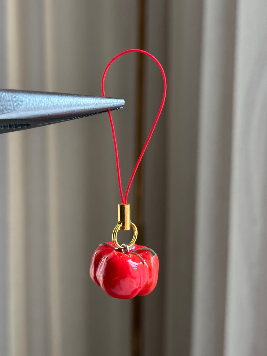 Puhelinkoru Tomato S / punainen lenkki