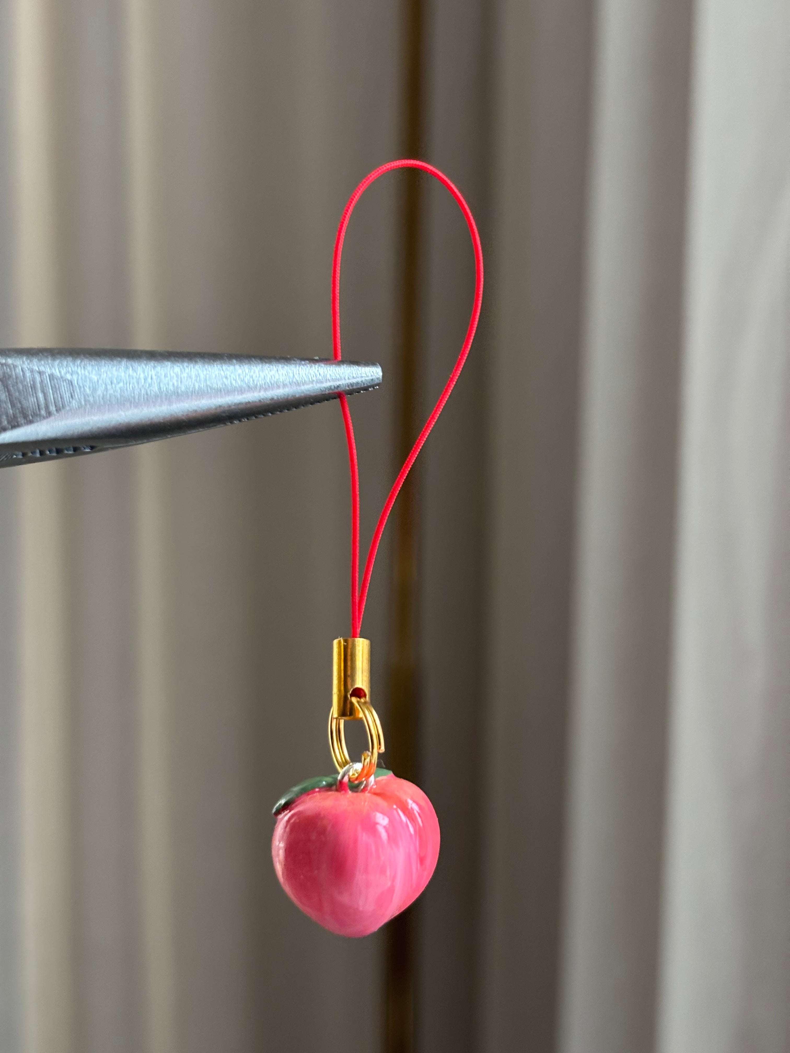 Puhelinkoru Peachy S / punainen lenkki