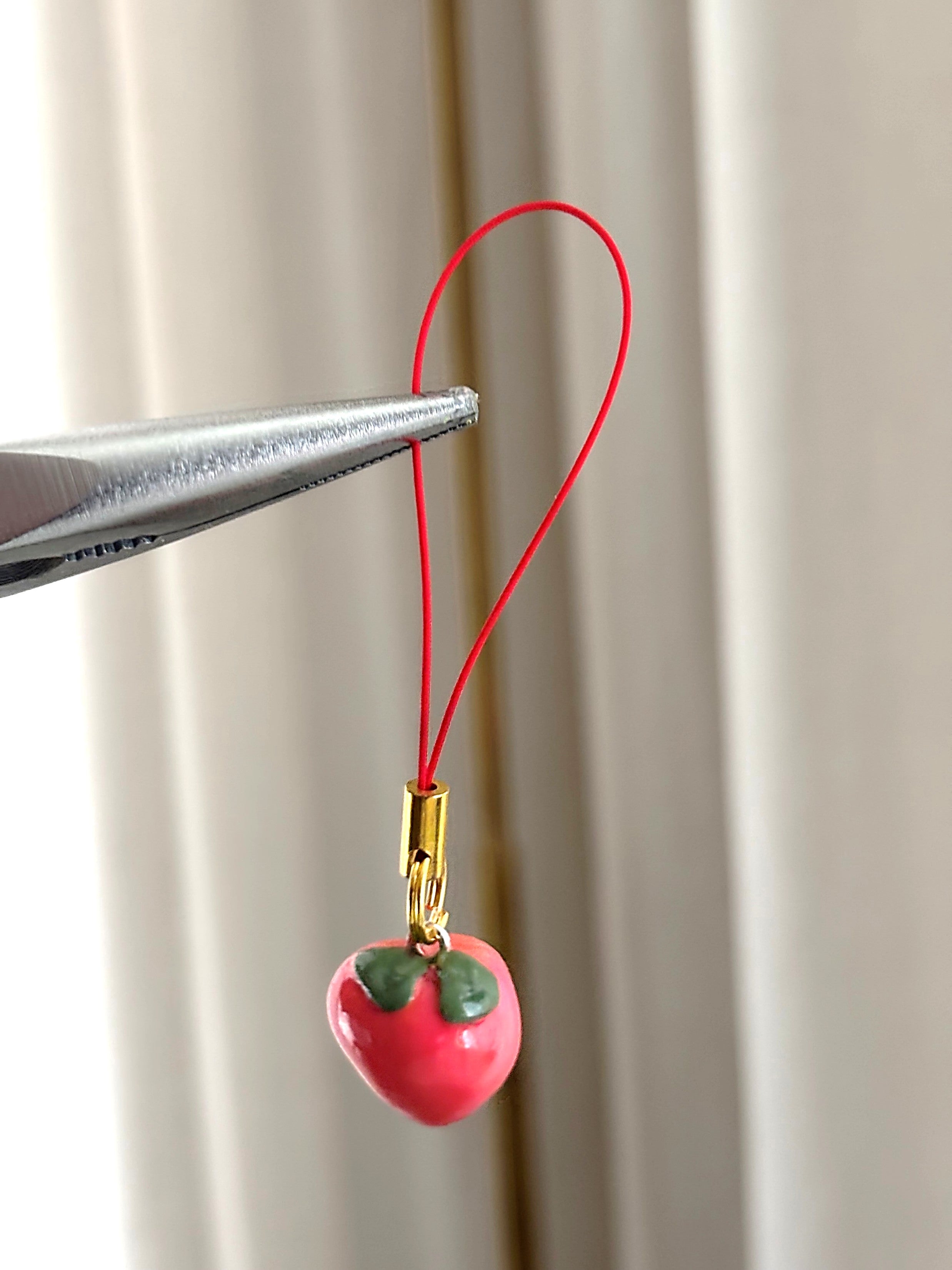 Puhelinkoru Peachy S / punainen lenkki